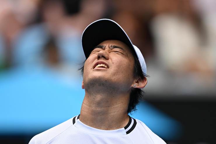 Nishioka stringe gli occhi