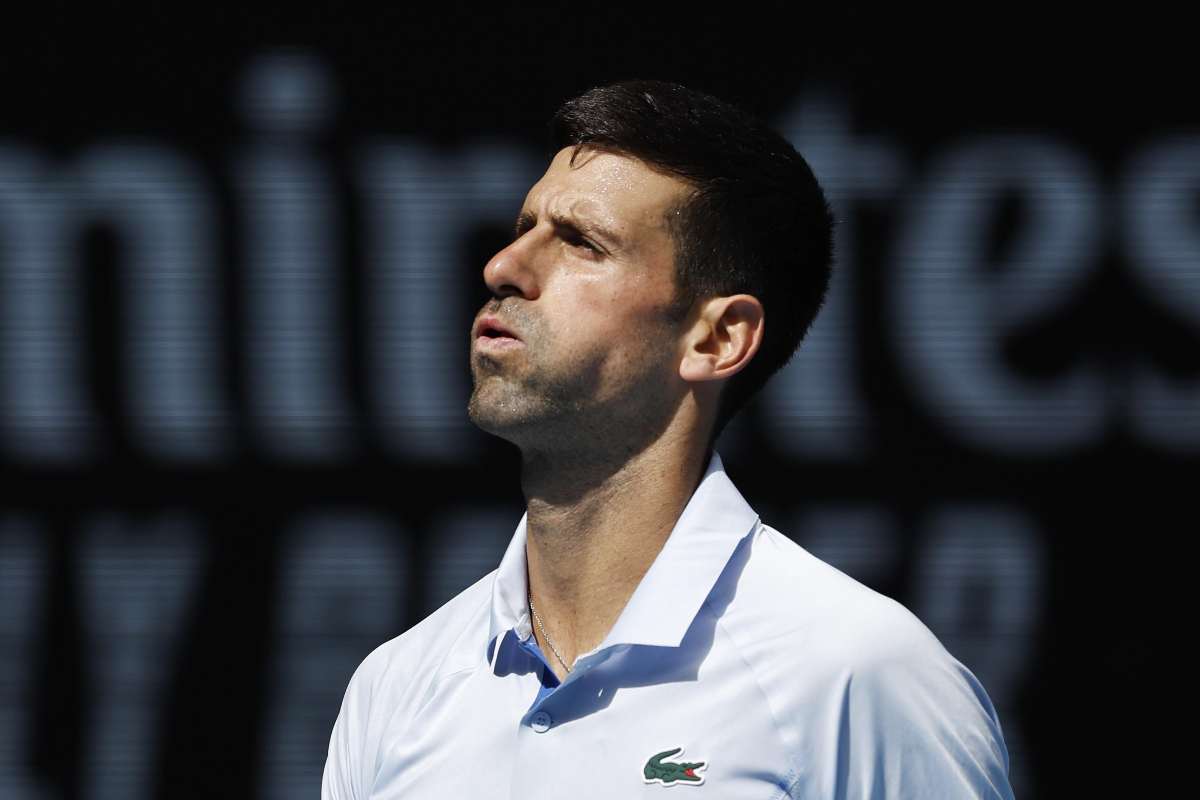 Novak Djokovic sbruffa in campo