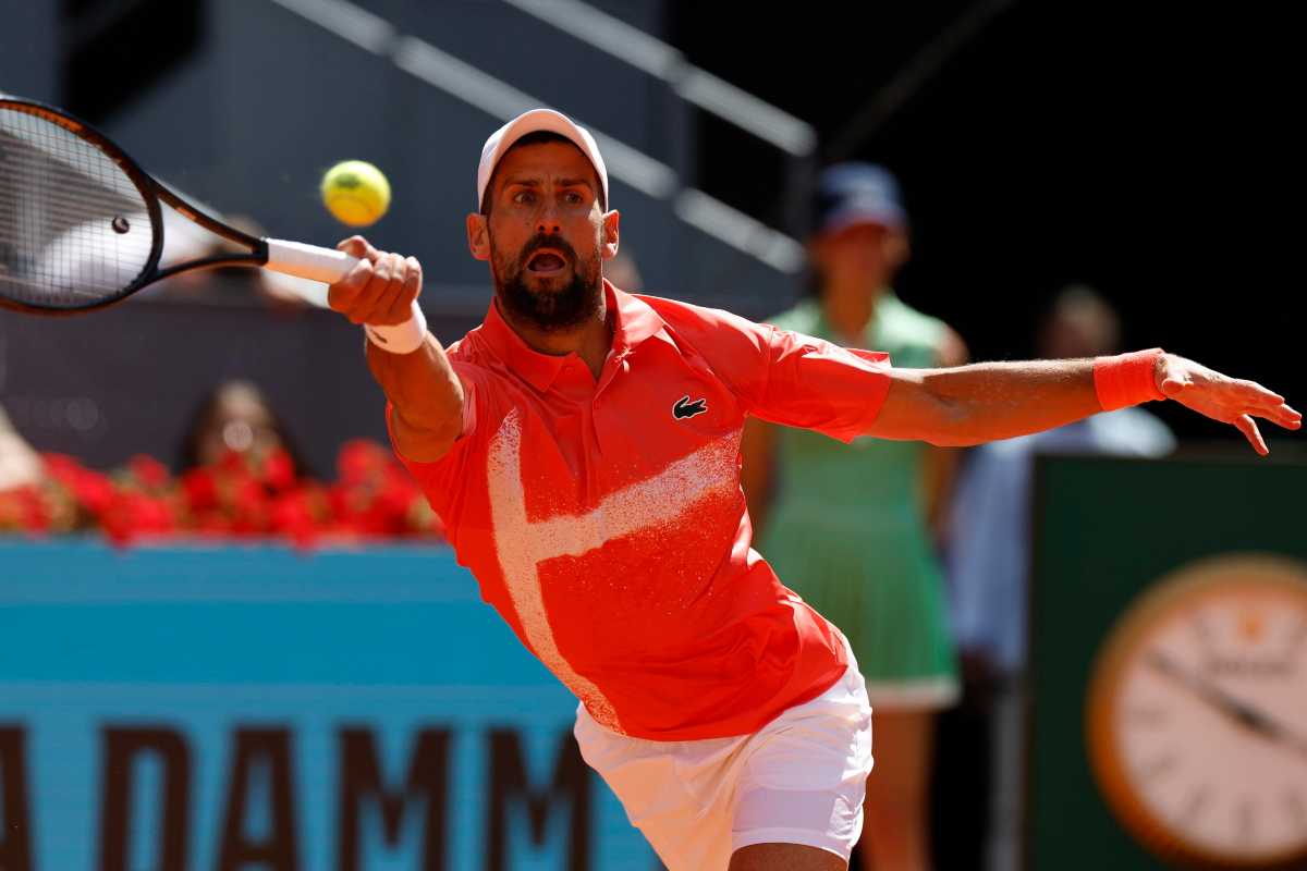 Novak Djokovic in azione col dritto a Madrid
