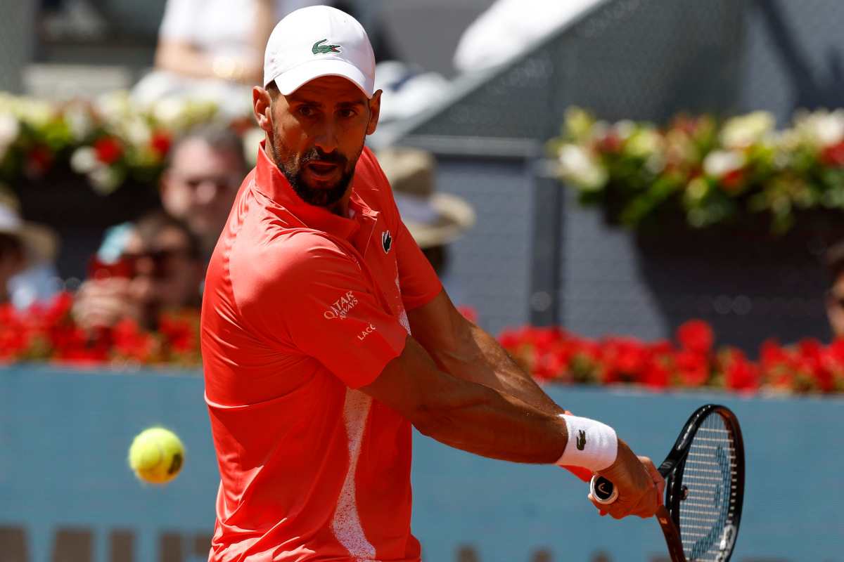 Novak Djokovic in azione con il rovescio