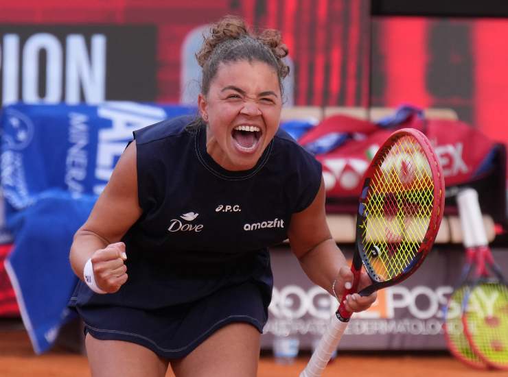 La tennista Jasmine Paolini mentre esulta