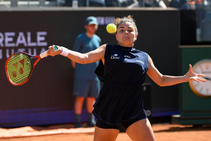 Jasmine Paolini esegue un diritto a Roma