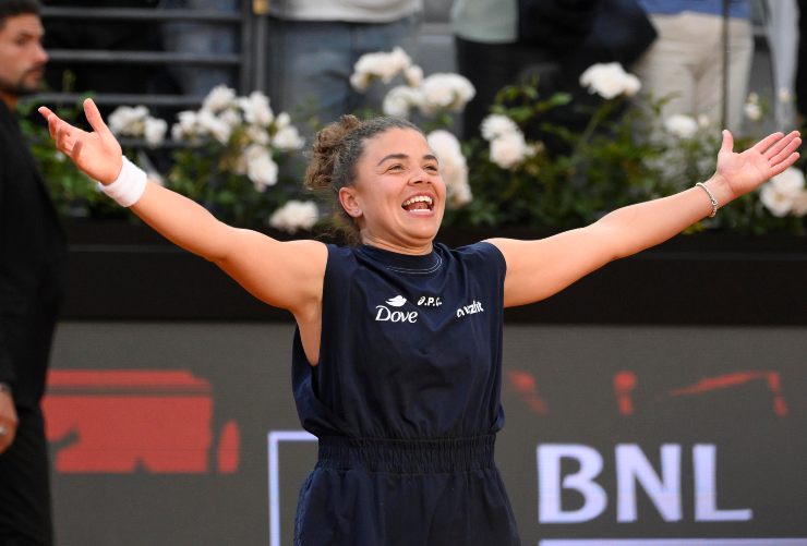 Jasmine Paolini esulta davanti al pubblico di Roma