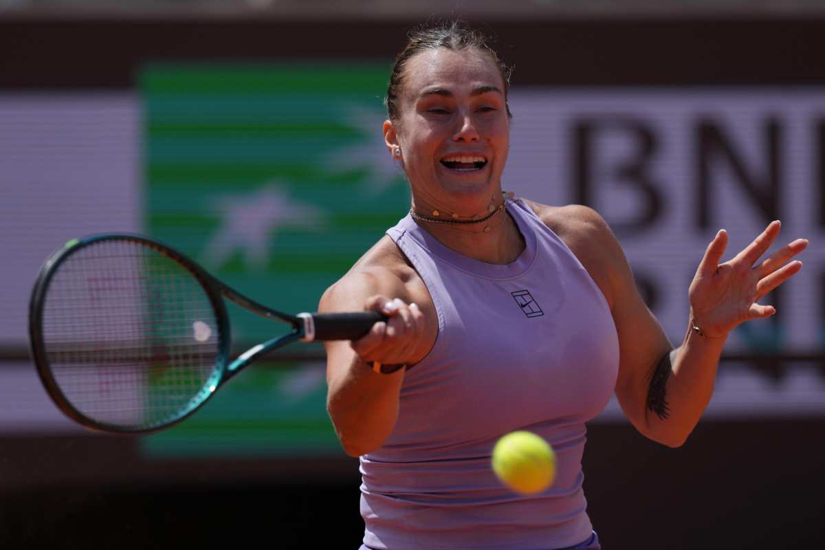 Sabalenka gioca a tennis