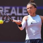 La tennista azzurra Sara Errani durante il match con Naomi Osaka