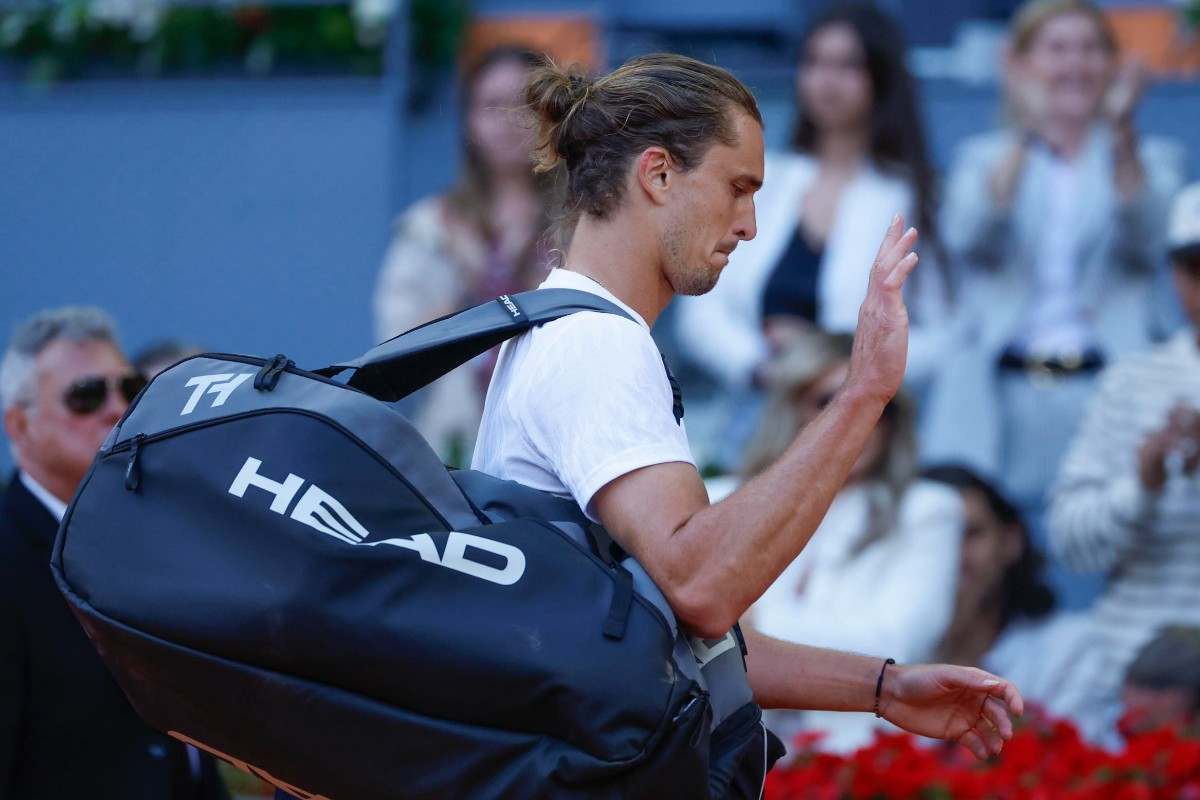 Sascha Zverev lascia il campo a Madrid