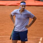 Lorenzo Sonego con le mani sui fianchi