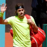 Stefanos Tsitsipas saluta il pubblico di Roma
