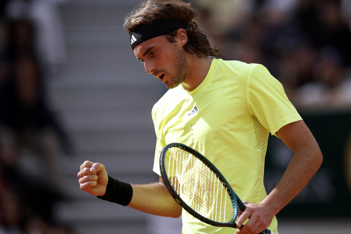 Stefanos Tsitsipas in campo