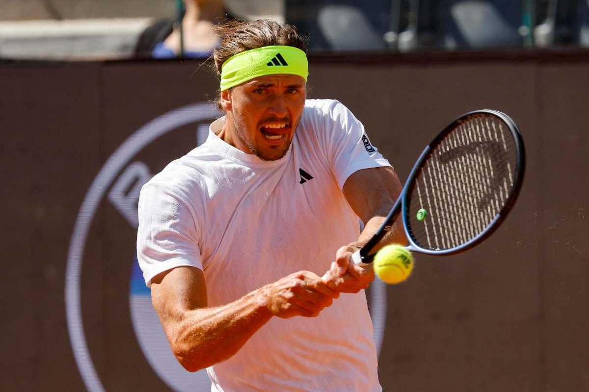 Sascha Zverev colpisce con il rovescio
