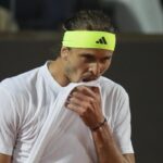 Sascha Zverev si pulisce la bocca al Foro Italico