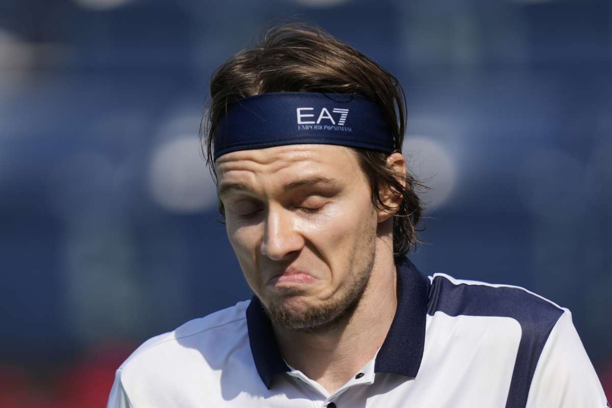 Alexander Bublik con un'espressione buffa