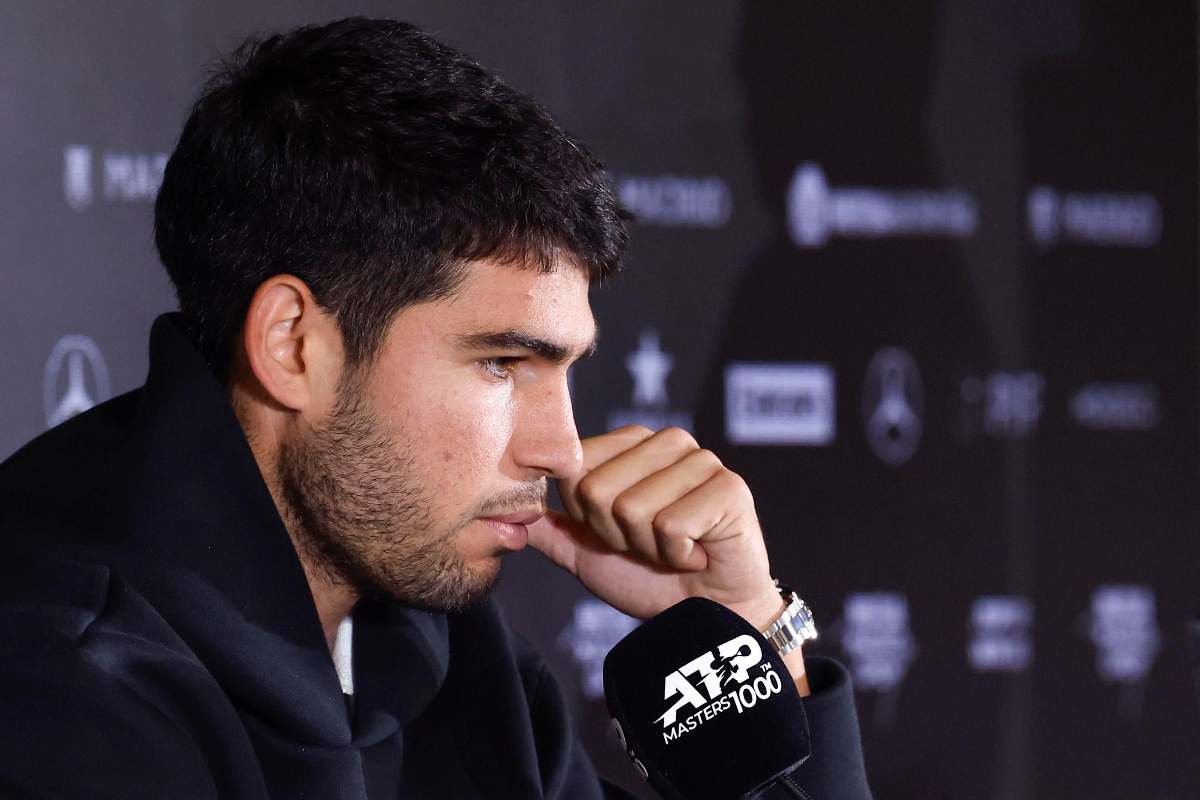 Carlos Alcaraz preoccupato in conferenza stampa