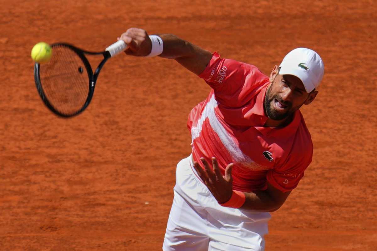 Novak Djokovic al servizio