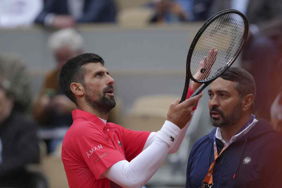 Djokovic a colloquio con il giudice di sedia