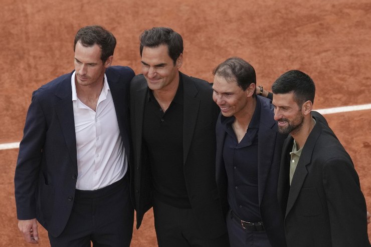 Federer Nadal Djokovic Murray abbracciati