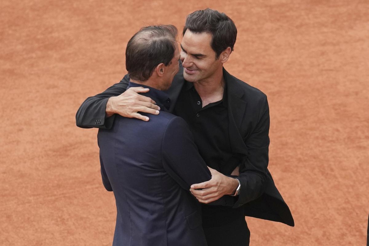 l'abbraccio tra Federer e Nadal al Roland Garros