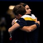 abbraccio tra Nicolas Mahut e Pierre Hugues Herbert