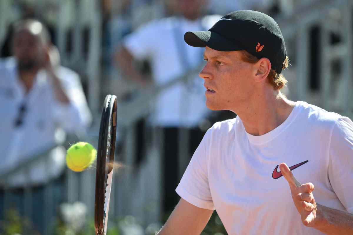 Jannik Sinner si allena al Foro Italico
