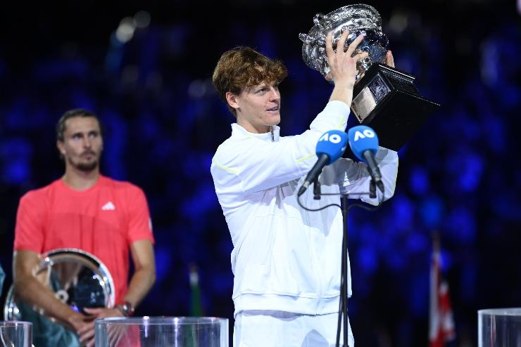 Sinner con il trofeo dell'Australian Open