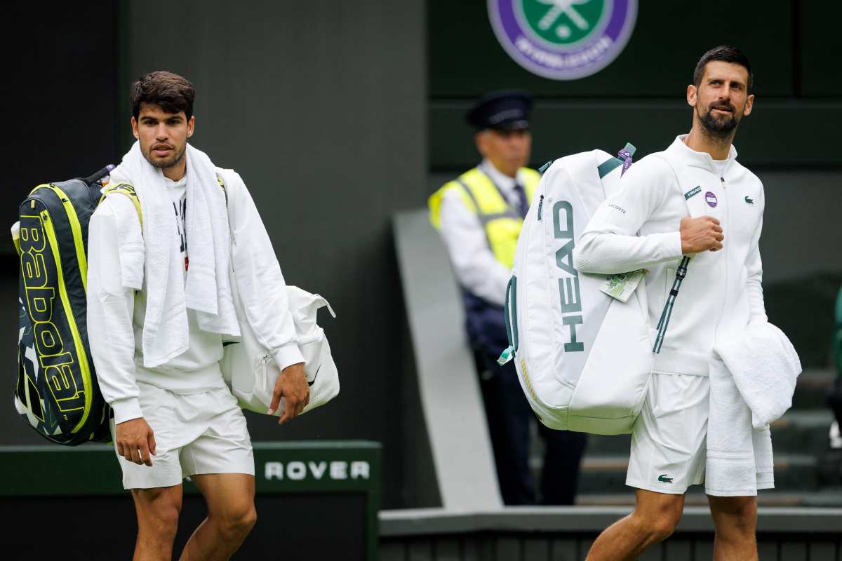 Alcaraz e Djokovic scendono in campo per allenarsi assieme a Wimbledon