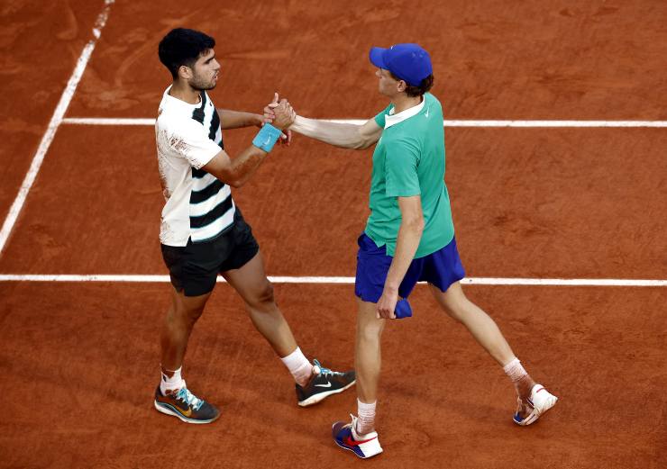 Alcaraz e Sinner si salutano a fine match
