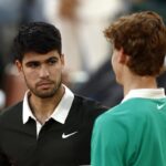 Alcaraz saluta Sinner a Parigi