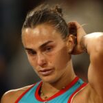 Aryna Sabalenka in lacrime dopo la finale persa a Parigi