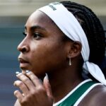 Coco Gauff preoccupata durante un match