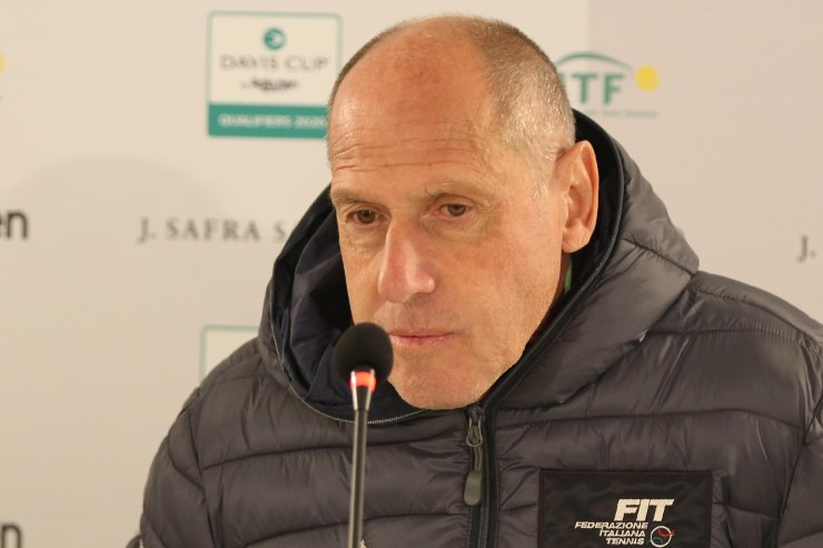 Corrado Barazzutti durante una conferenza stampa