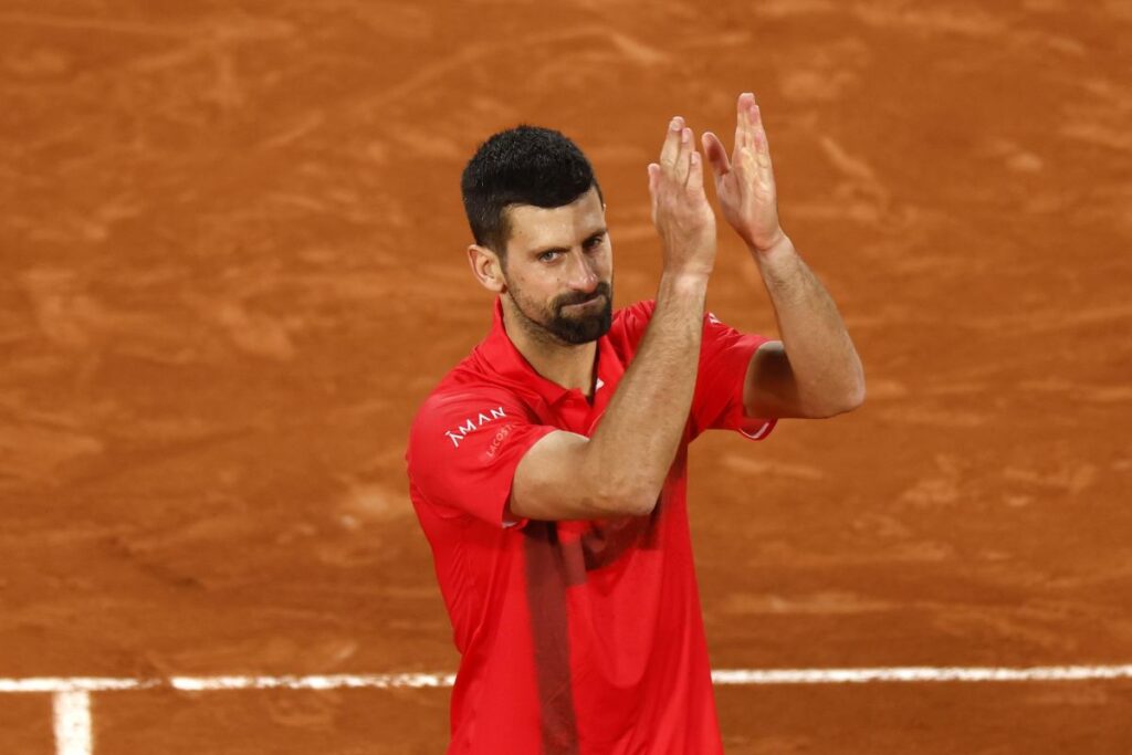 Djokovic saluta i tifosi di Parigi