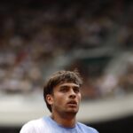 Flavio Cobolli in campo al Roland Garros
