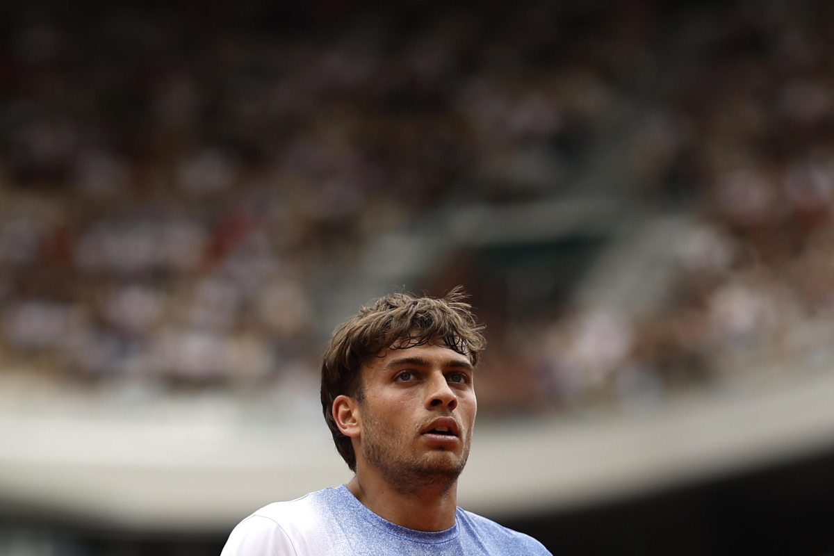 Flavio Cobolli in campo al Roland Garros