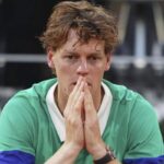 Jannik Sinner disperato dopo aver perso da Alcaraz a Parigi