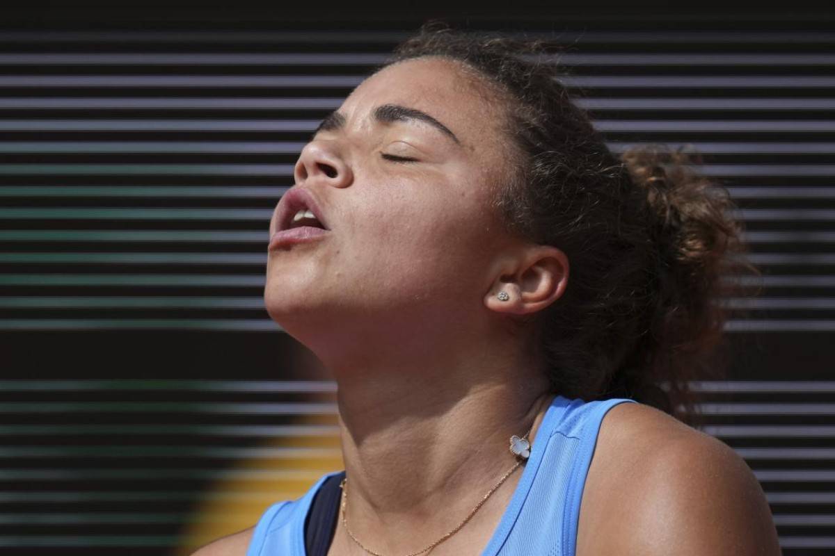 Jasmine Paolini occhi al cielo durante un match