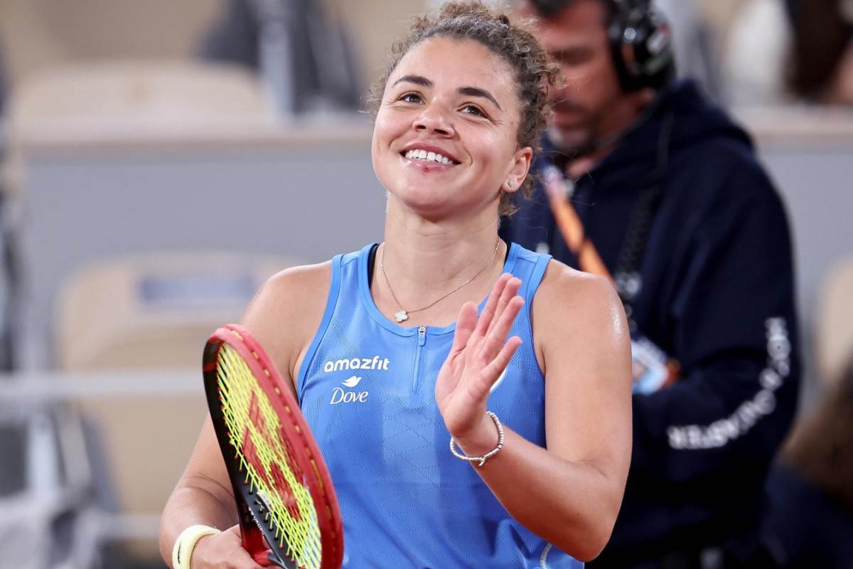 Jasmine Paolini sorridente a Parigi