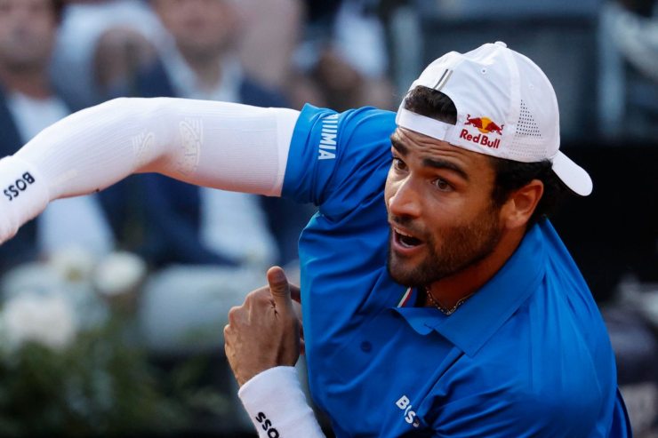 Matteo Berrettini al servizio al Foro Italico