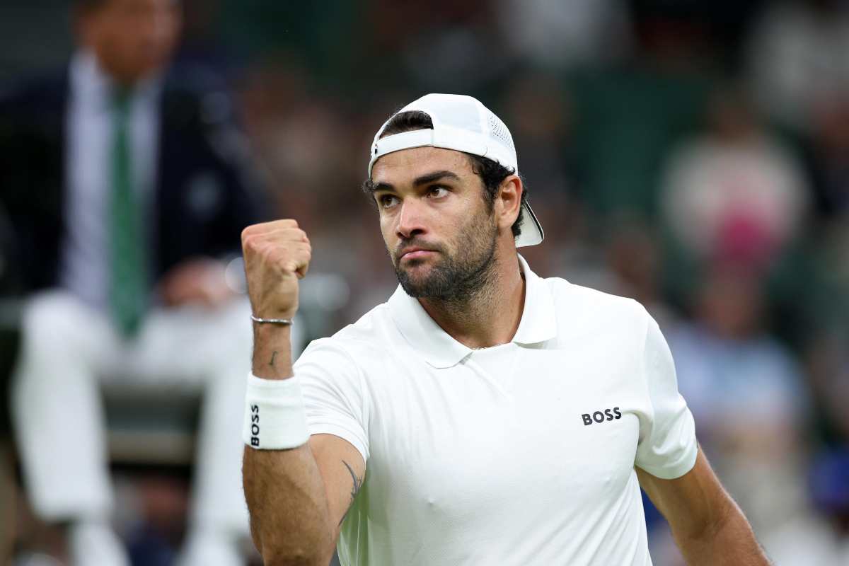 Matteo Berrettini esulta mostrando il pugno