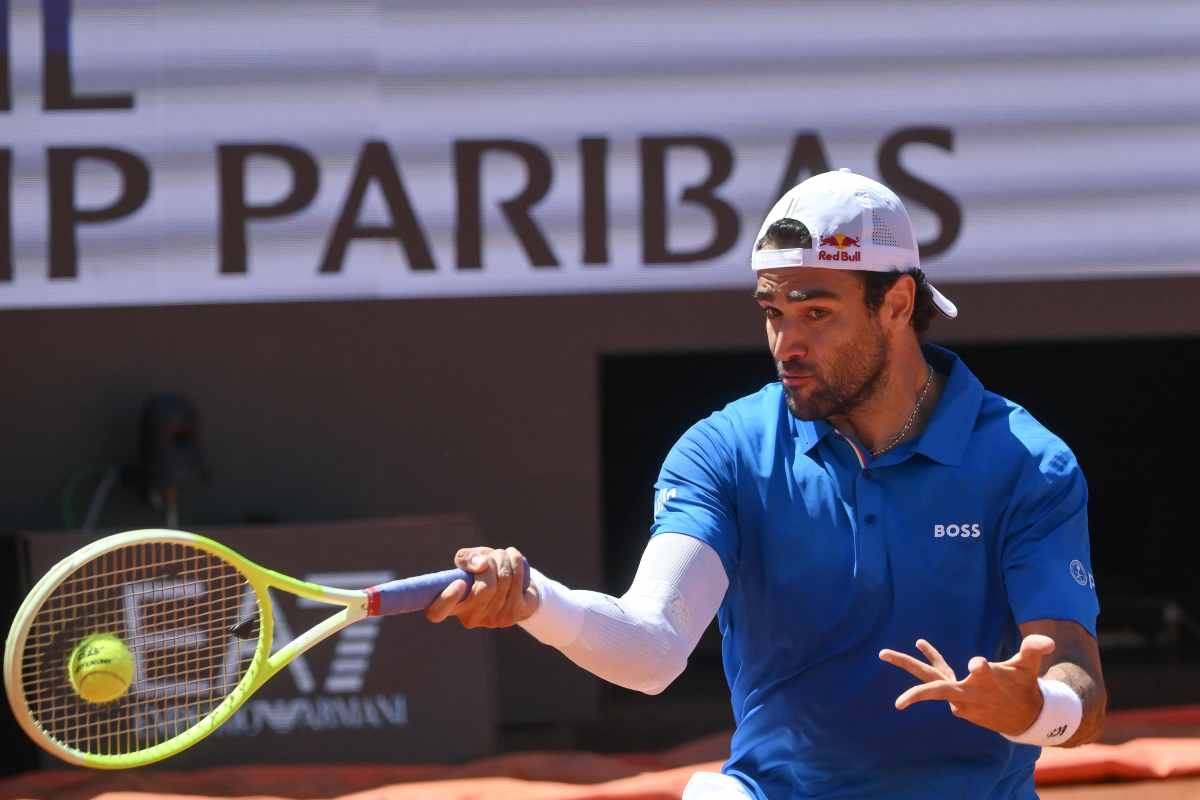 Matteo Berrettini in azione col dritto a Roma