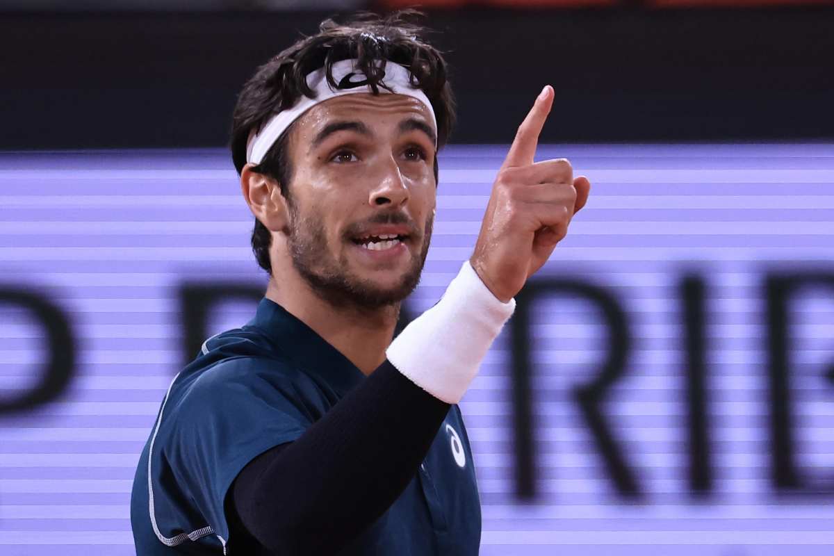Musetti punta il dito contro la tribuna