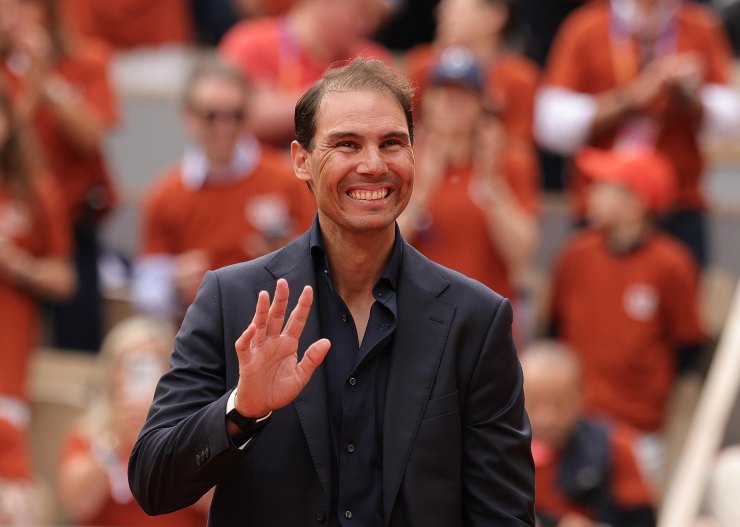 Rafa Nadal saluta il pubblico di Parigi