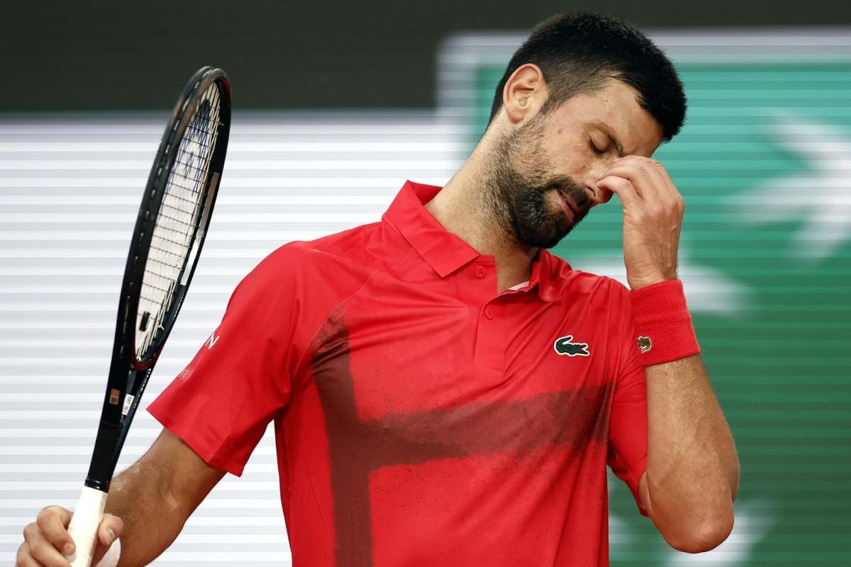 Novak Djokovic disperato in campo
