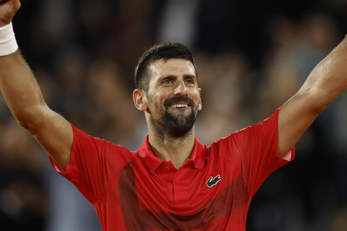 Novak Djokovic esulta dopo la vittoria su Zverev