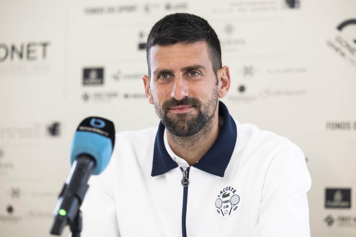 Novak Djokovic sorridente in conferenza stampa
