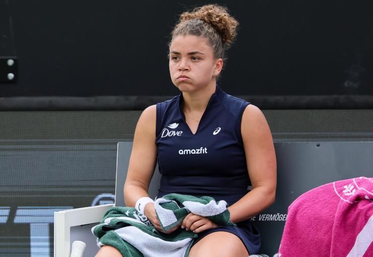 Jasmine Paolini durante un cambio campo a Bad Homburg