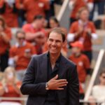 Rafa Nadal con una mano sul petto a Parigi