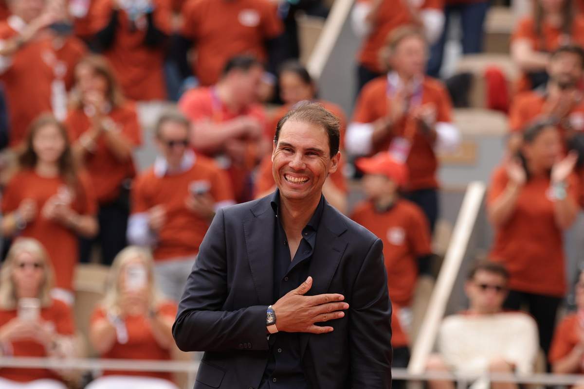 Rafa Nadal con una mano sul petto a Parigi