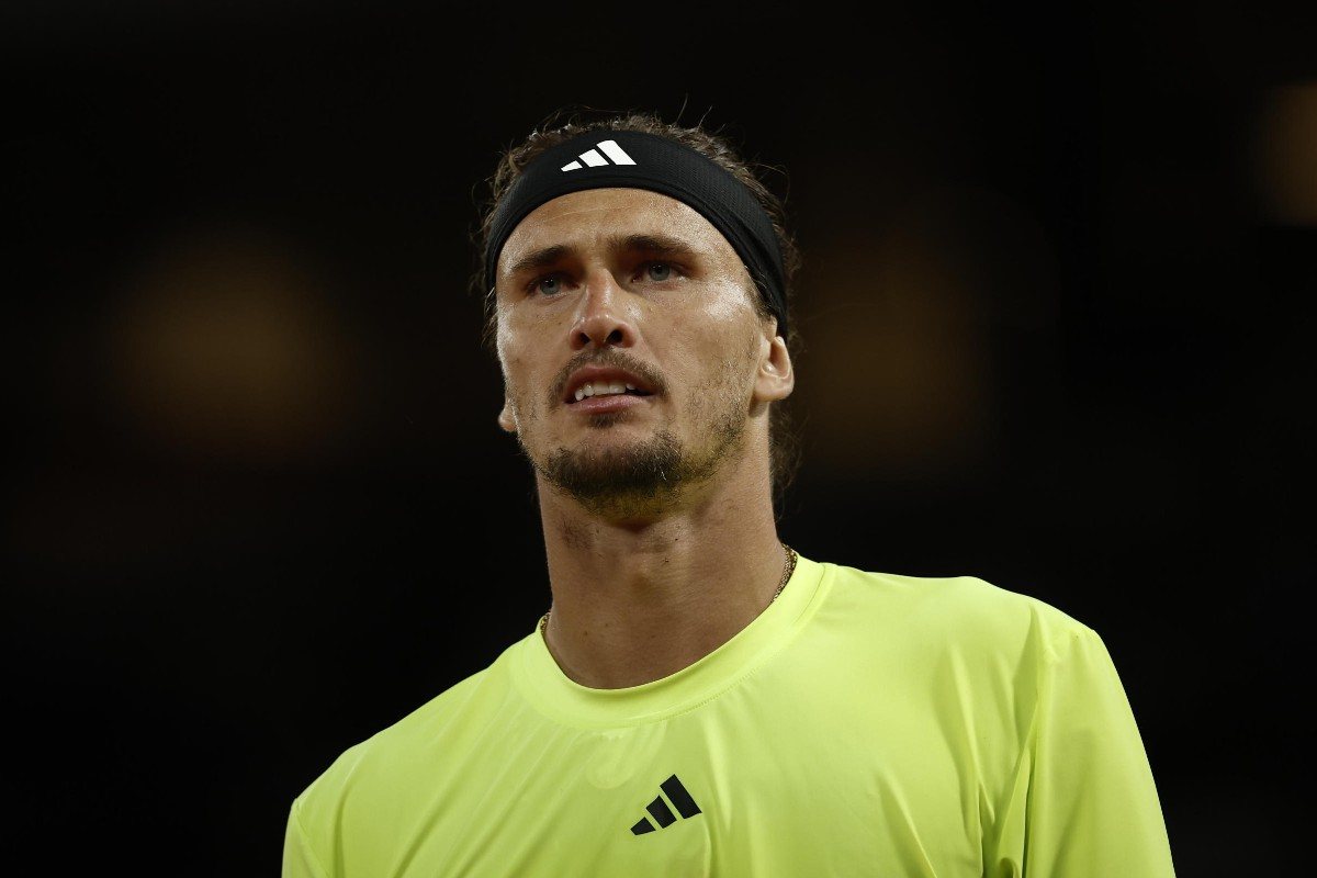 Sascha Zverev nervoso in campo a Parigi