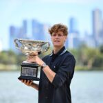 Sinner con il trofeo degli Australian Open