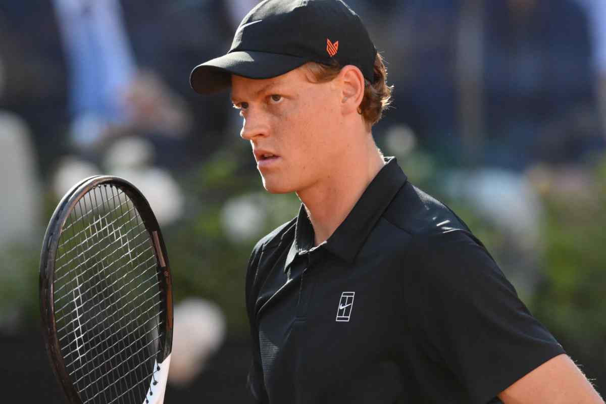 Jannik Sinner durante un match